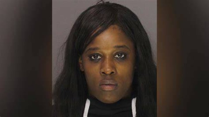 A woman named jasmin Devlin Arrested After Her 6-Year-Old Son Brought A Gun To School, Who is jasmin Devlin?