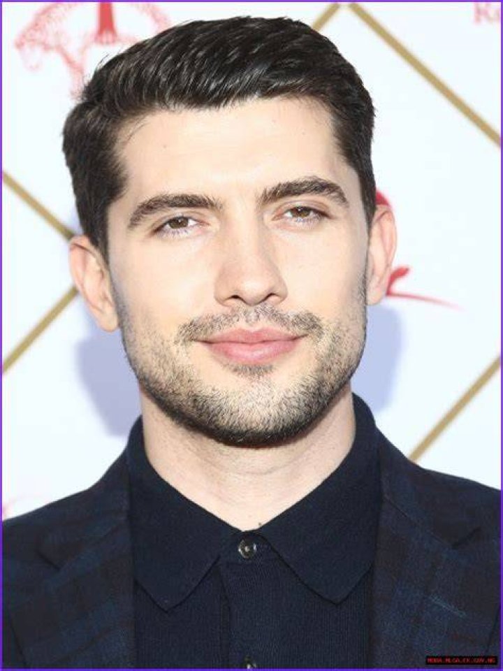 Alec Sulkin Height, Weight, Net Worth, Age, Birthday, Wikipedia, Who, Nationality, Biography