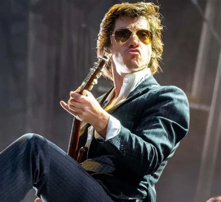 Alex Turner Height, Weight, Net Worth, Age, Birthday, Wikipedia, Who, Instagram, Biography