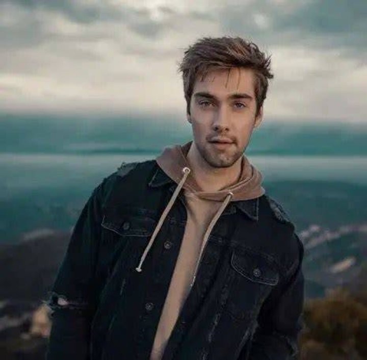 Austin North Bio, Wiki, Age, Height, Family, Dating, Outer Banks, Net Worth, Twitter, Instagram