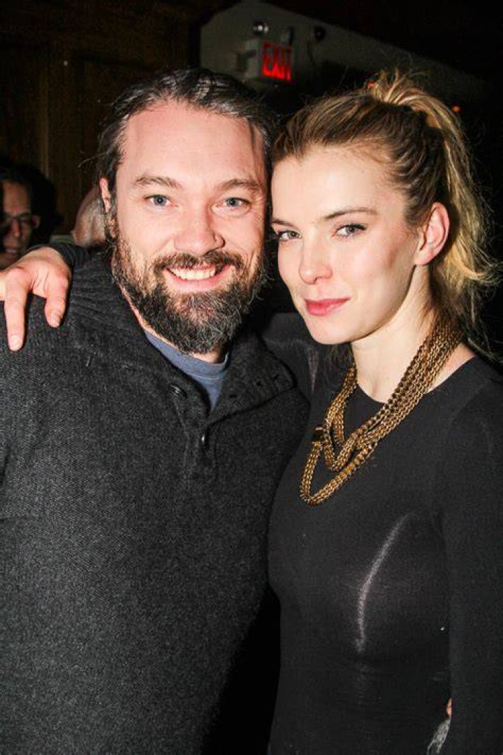 Betty Gilpin Husband Cosmo Pfeil And Their Married Life