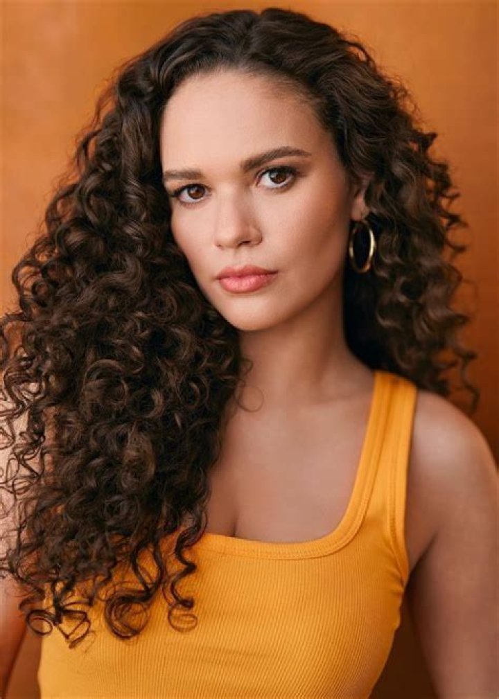 Chloe Freeman Height, Weight, Net Worth, Age, Birthday, Wikipedia, Who, Nationality, Biography