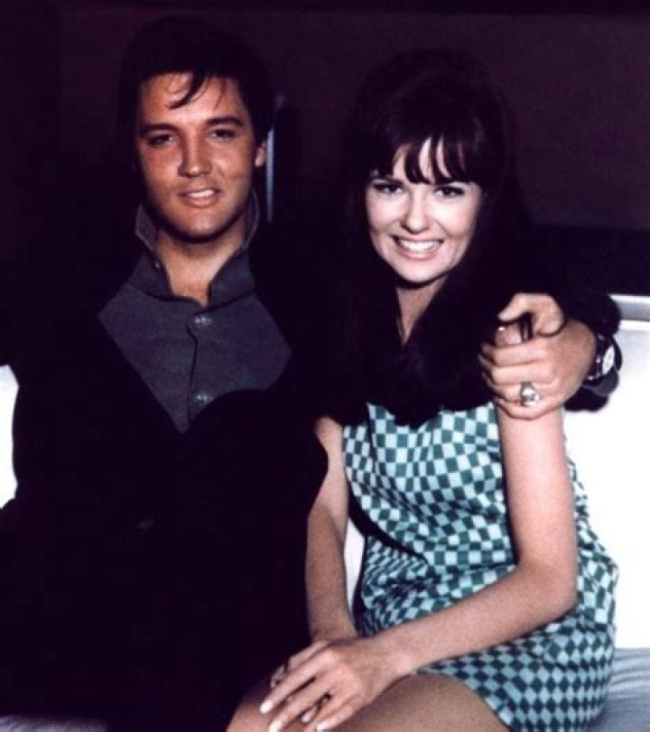 Did Elvis Presley have a relationship with Shelley Fabares? How many movies did Elvis make with Shelley Fabares?