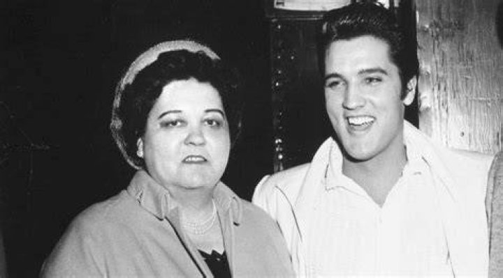 How did Elvis’s mother die? Elvis’s fame contributed to her death