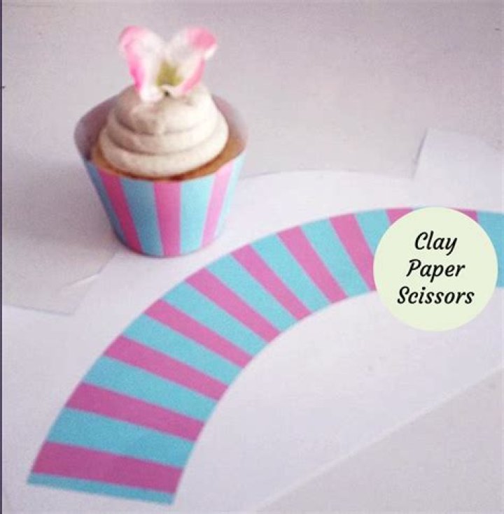 How to cut cupcake wrappers