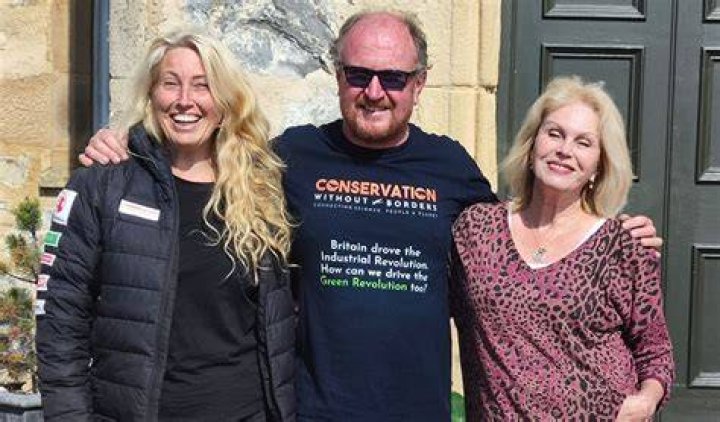 
Human Swan Sacha Dench Accident Killed Fellow Researcher Dan Burton: Is She Okay? 