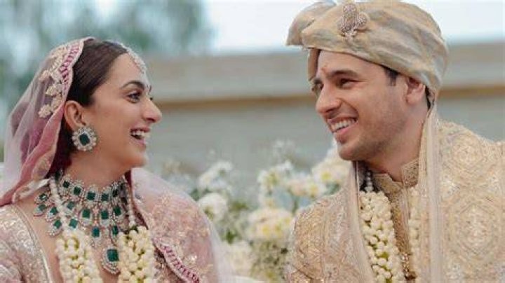 
Is Kiara Advani Married? Know Kiara Advani Height Age, Boyfriend, Husband, Family, And More 