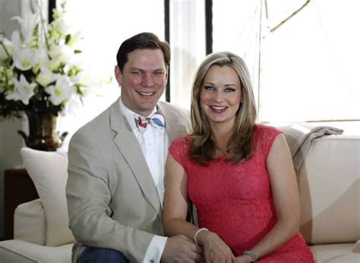 Is Sandra Smith Married or Dating? Her Wiki, Age, Husband, Kids and Net worth