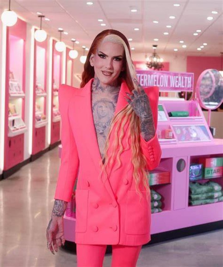Jeffree Star Age, Bio, Family, Gay, Boyfriend, Net Worth, Facts