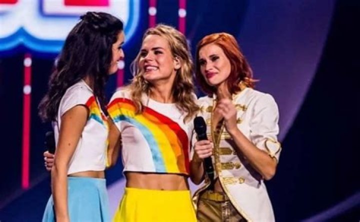 
Josje Huisman Boyfriend: Who Is She Dating? Family And Net Worth 