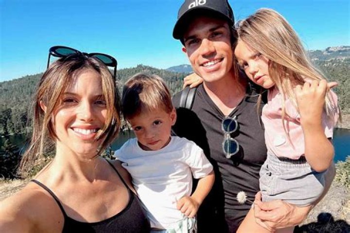 Kayla Ewell Height, Weight, Net Worth, Age, Birthday, Wikipedia, Who, Nationality, Biography