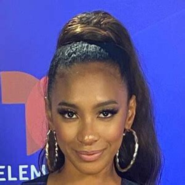 Kenia Acosta Height, Weight, Net Worth, Age, Birthday, Wikipedia, Who, Nationality, Biography