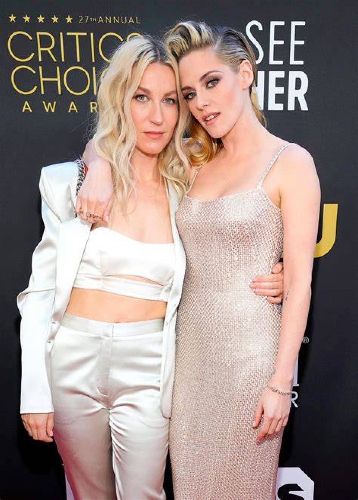 
Kristen Stewart’s Sexuality: A Look Into Her Girlfriends and Partners 