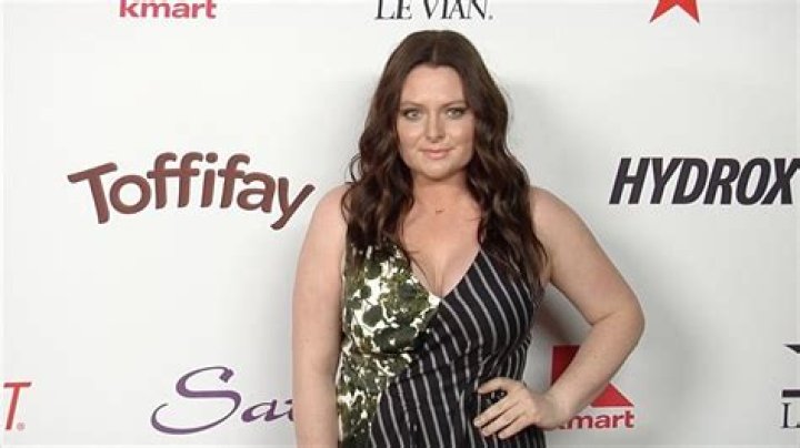 
Lauren Ash – Inside the Life of the Los Angeles Based Canadian Actress 