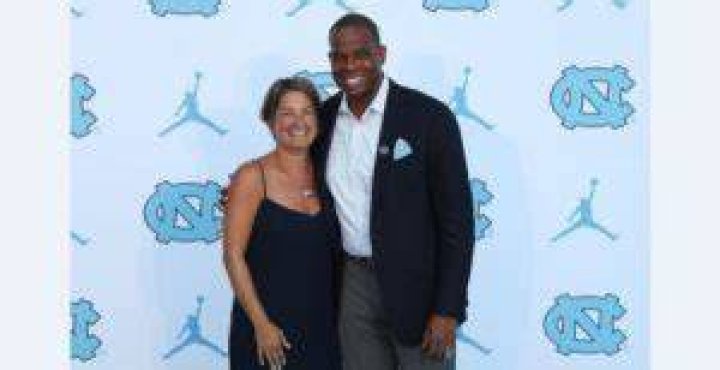 Meet Hubert Davis’ Wife Leslie Davis