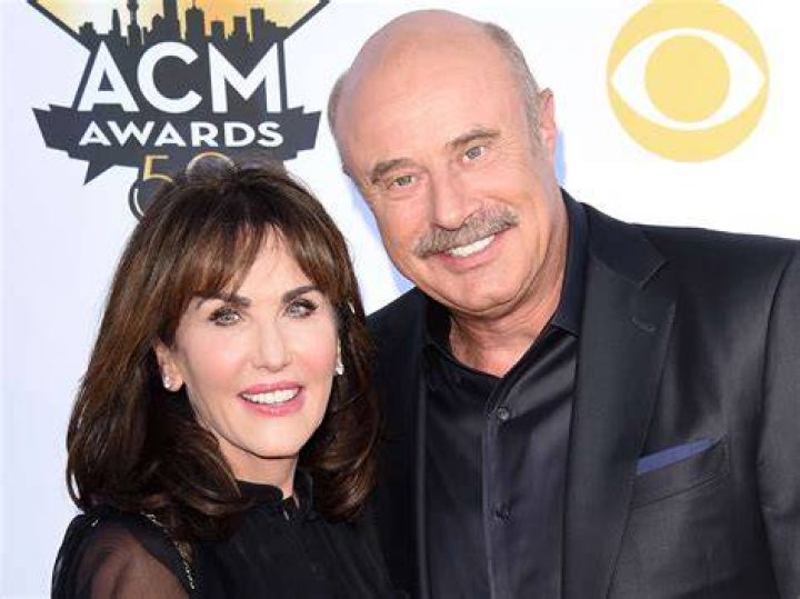 Robin McGraw Biography, Wiki, Age, Height, Family, Twin, Husband, Dr. Phil, Sons, Books, and Net Worth