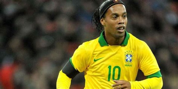 
Ronaldinho Net Worth: What is the Ballon d’Or Winner’s Wealth? 