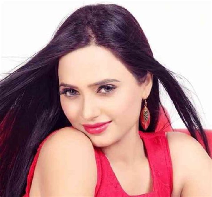 Roshni Rastogi Height, Weight, Net Worth, Age, Birthday, Wikipedia, Who, Instagram, Biography