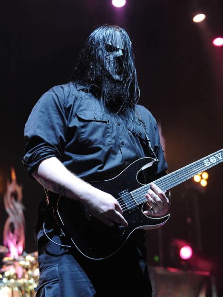 
The Untold Truth About Slipknot’s Guitarist – Mick Thomson 