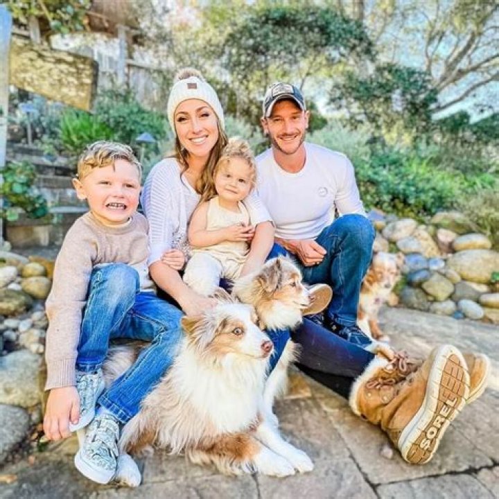 Thomas Delauer is Married to Wife: Amber Delauer. Kids