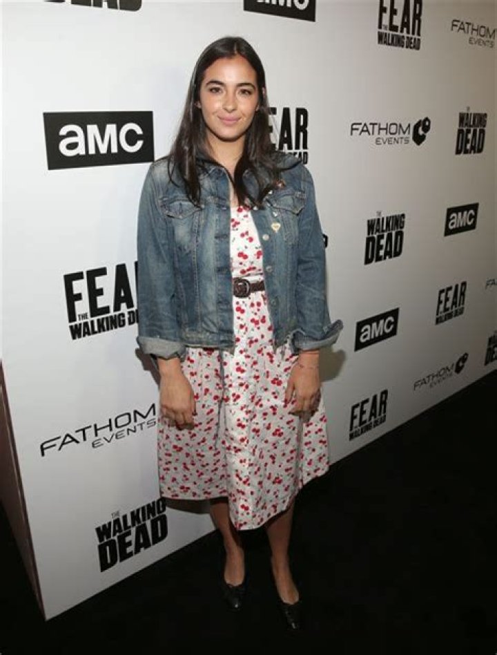 
Zoe Koul Height, Weight, Net Worth, Age, Birthday, Wikipedia, Who, Nationality, Biography 