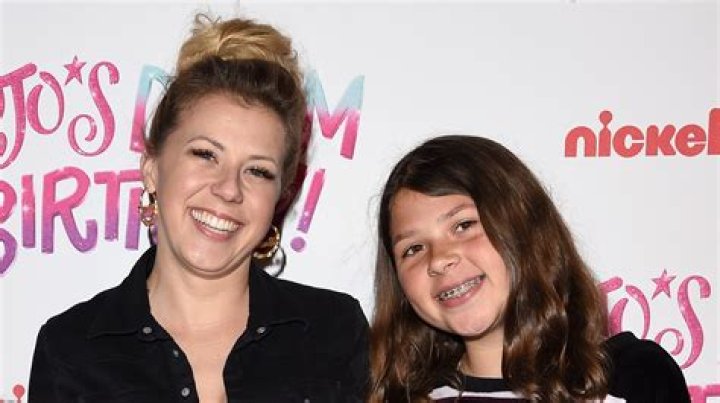 
Zoie Laurel May Herpin Height, Weight, Net Worth, Age, Birthday, Wikipedia, Who, Instagram, Biography 
